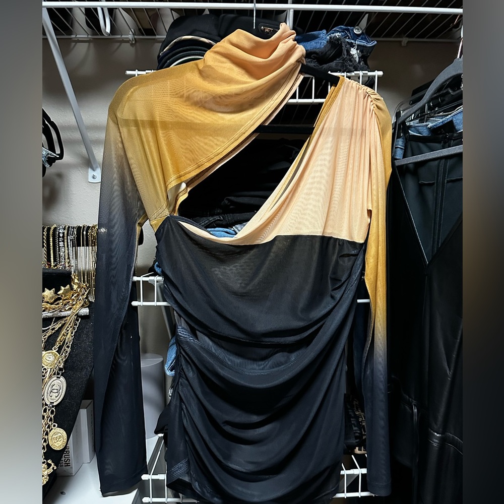 Mugler -esque open shoulder ombre turtleneck